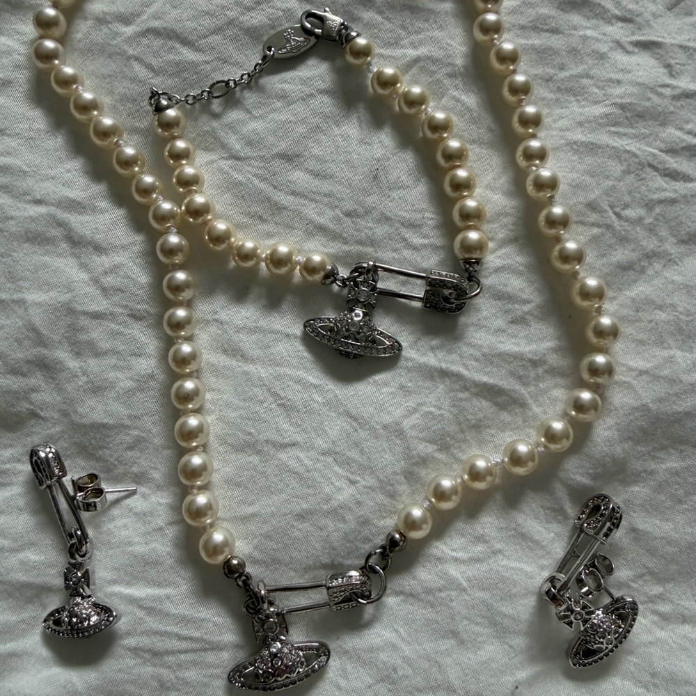 Vivienne Westwood Cream Pearl and Silver Necklace Set